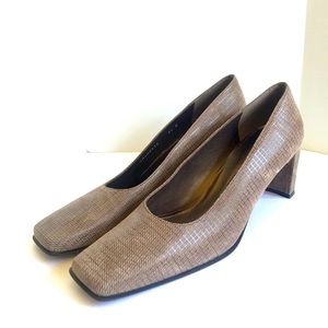 Stuart Weitzman Pumps GORGEOUS Classic Heels 💕 US 9.5 Pumps